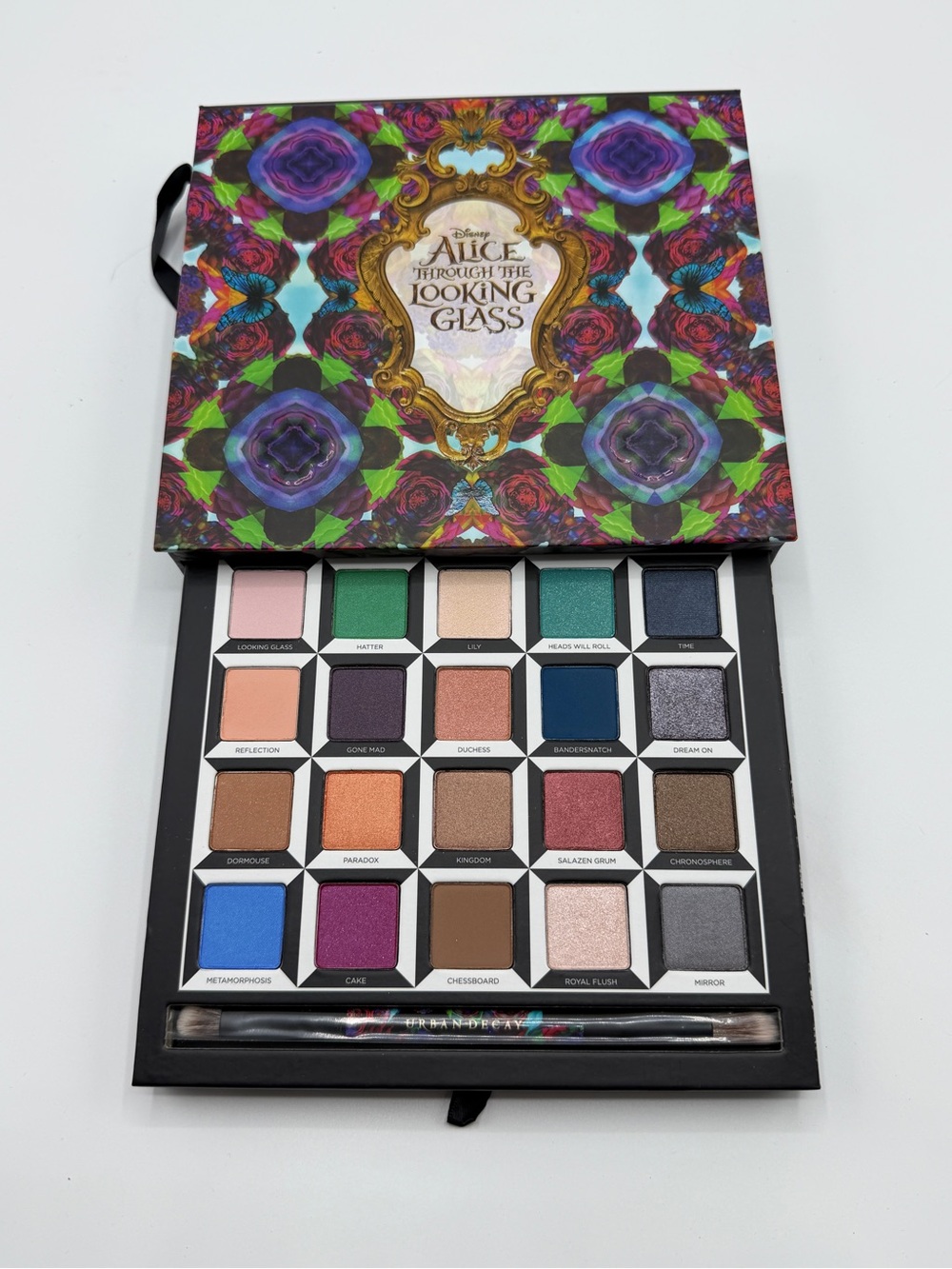 Urban Decay Disney Alice Through The Looking Glass Eyeshadow Palette - Picture 2 of 5